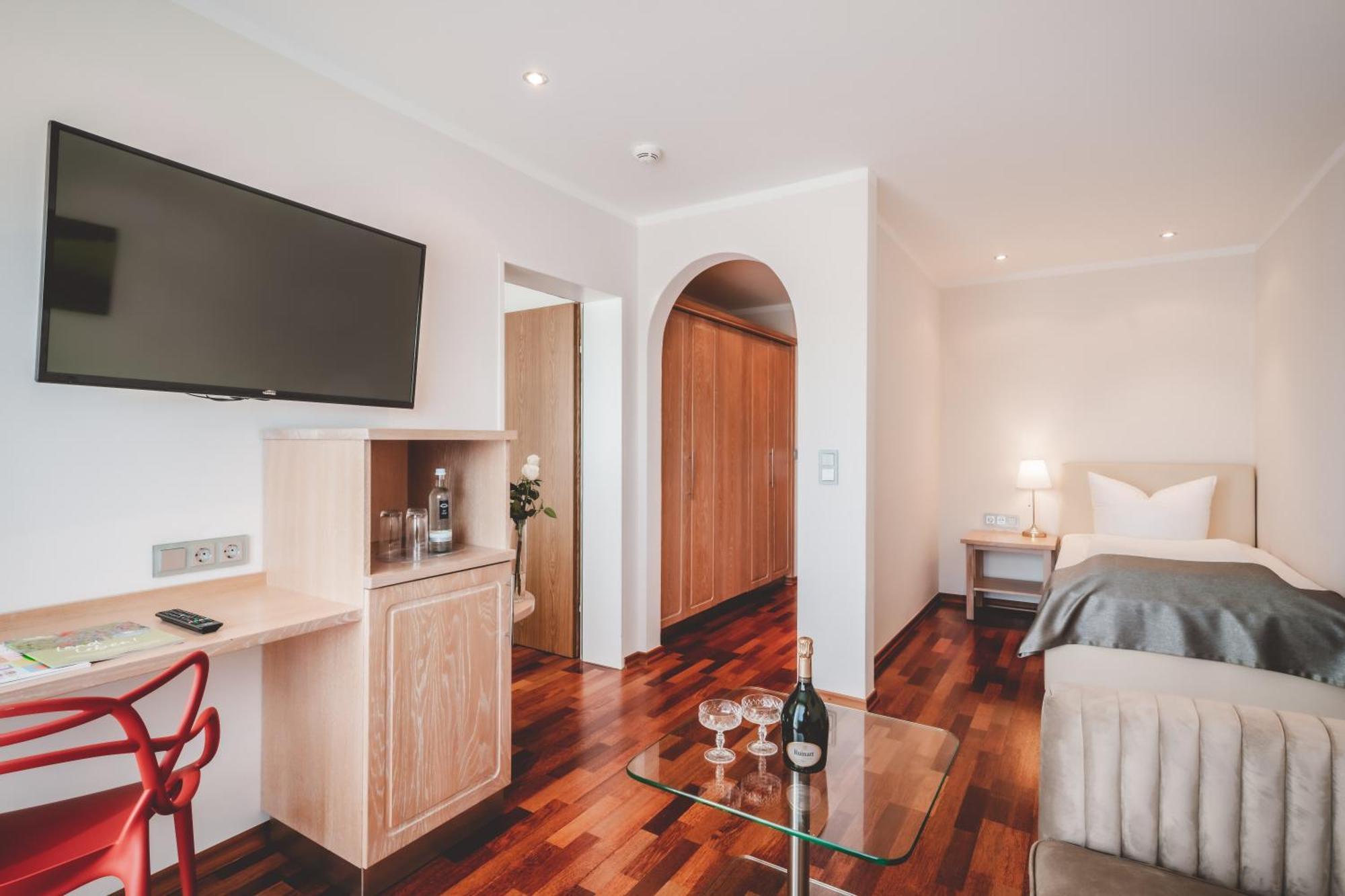 Landidyll Hotel Weidenbrueck & Spa Swisttal エクステリア 写真